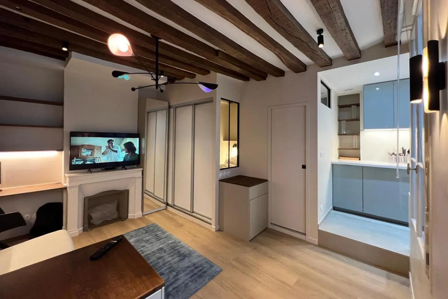 Charmant Studio Refait A Neuf Marais Daire Paris Fransa