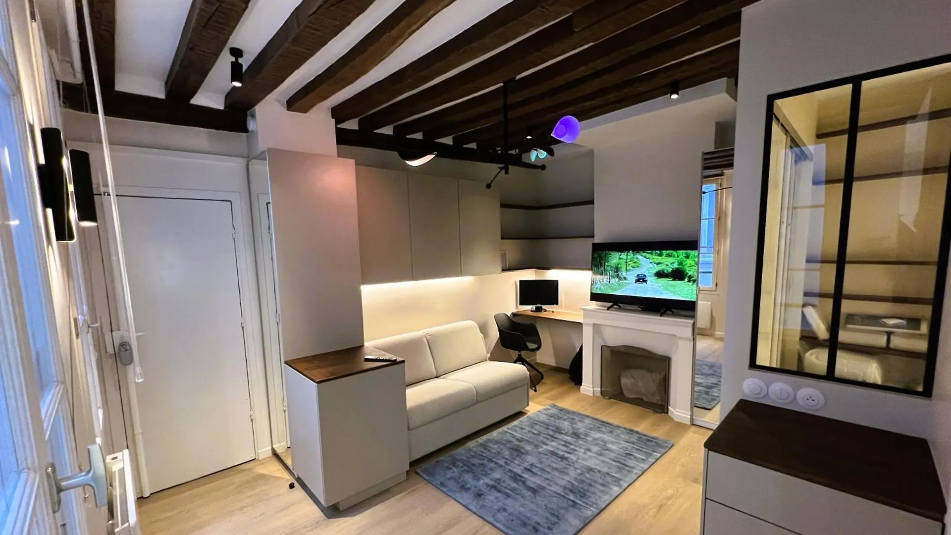 Charmant Studio Refait A Neuf Marais Daire Paris Fransa